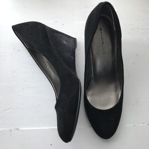 Bandolino 9.5 Black wedge pumps